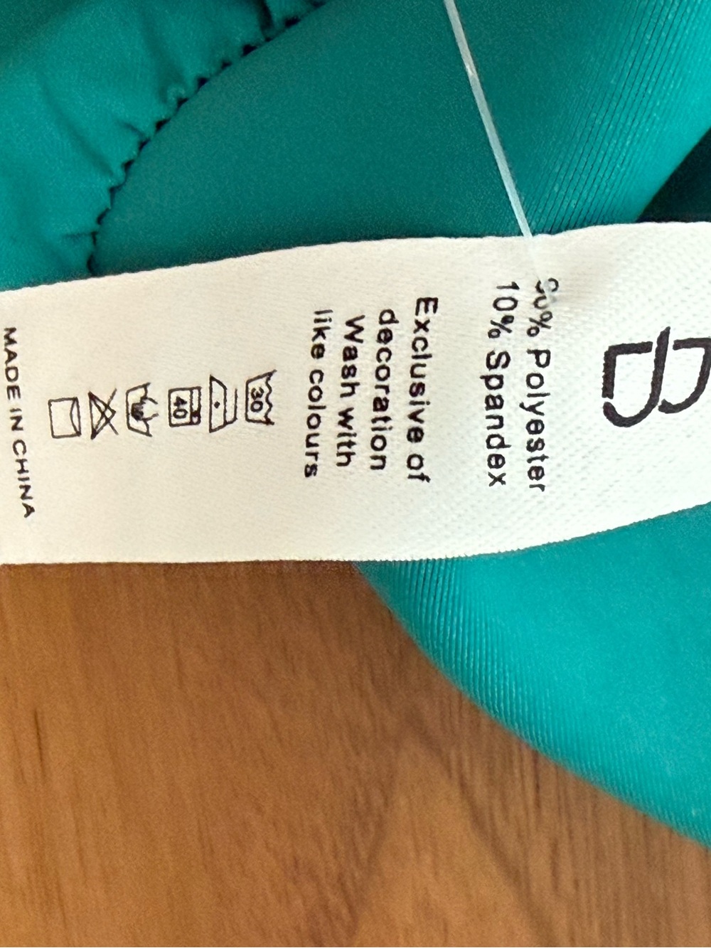High‑Rise V‑Waist Athletic Shorts in Teal Green - Picture 4 of 5